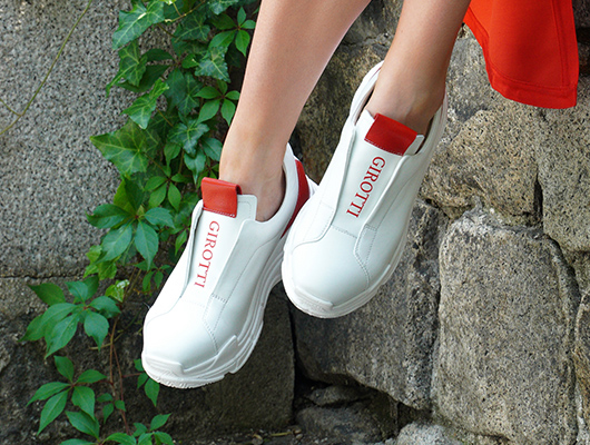 sneakers white and red